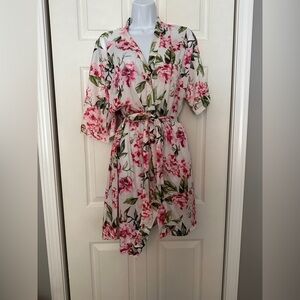 Show Me Your Mumu Brie robe. Short sleeve floral print. One size